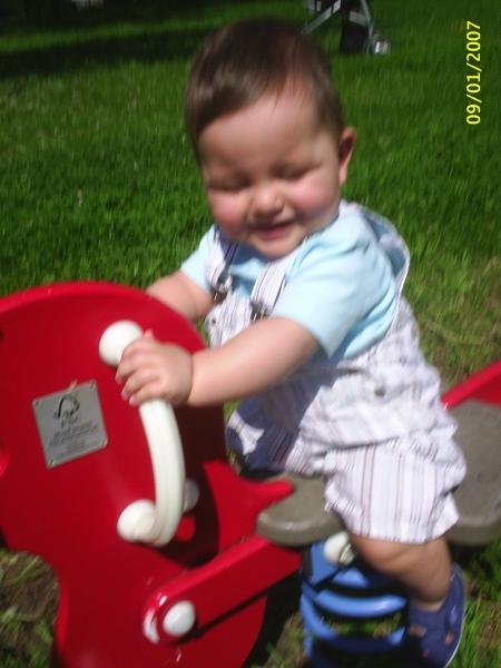 Sa 1Ere Fois Sur Un Cheval........ En Bois